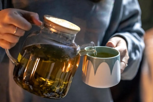 How to Choose Herbal Tea for Hydration and Balance